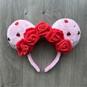 EUC Pink fur Minnie Mouse ears
